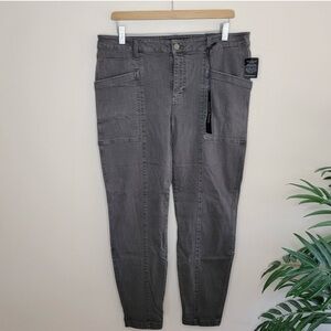 NWT Liverpool The Ankle Cargo Skinny Jeans in Cypress Dark Olive Size 14/32